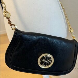 Gorgeous Tory Burch, leather Crossbody! Black and gold!